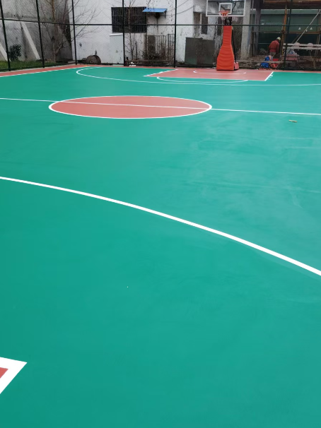 阜龙乡 球场长期使用易出现地面开裂